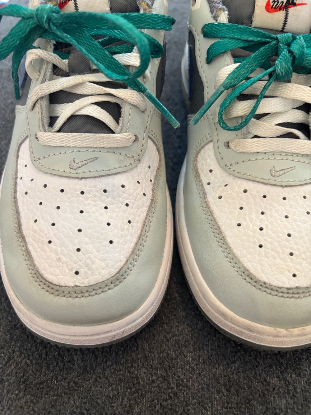 Nike Kids low Sneakers in White and Teal Green